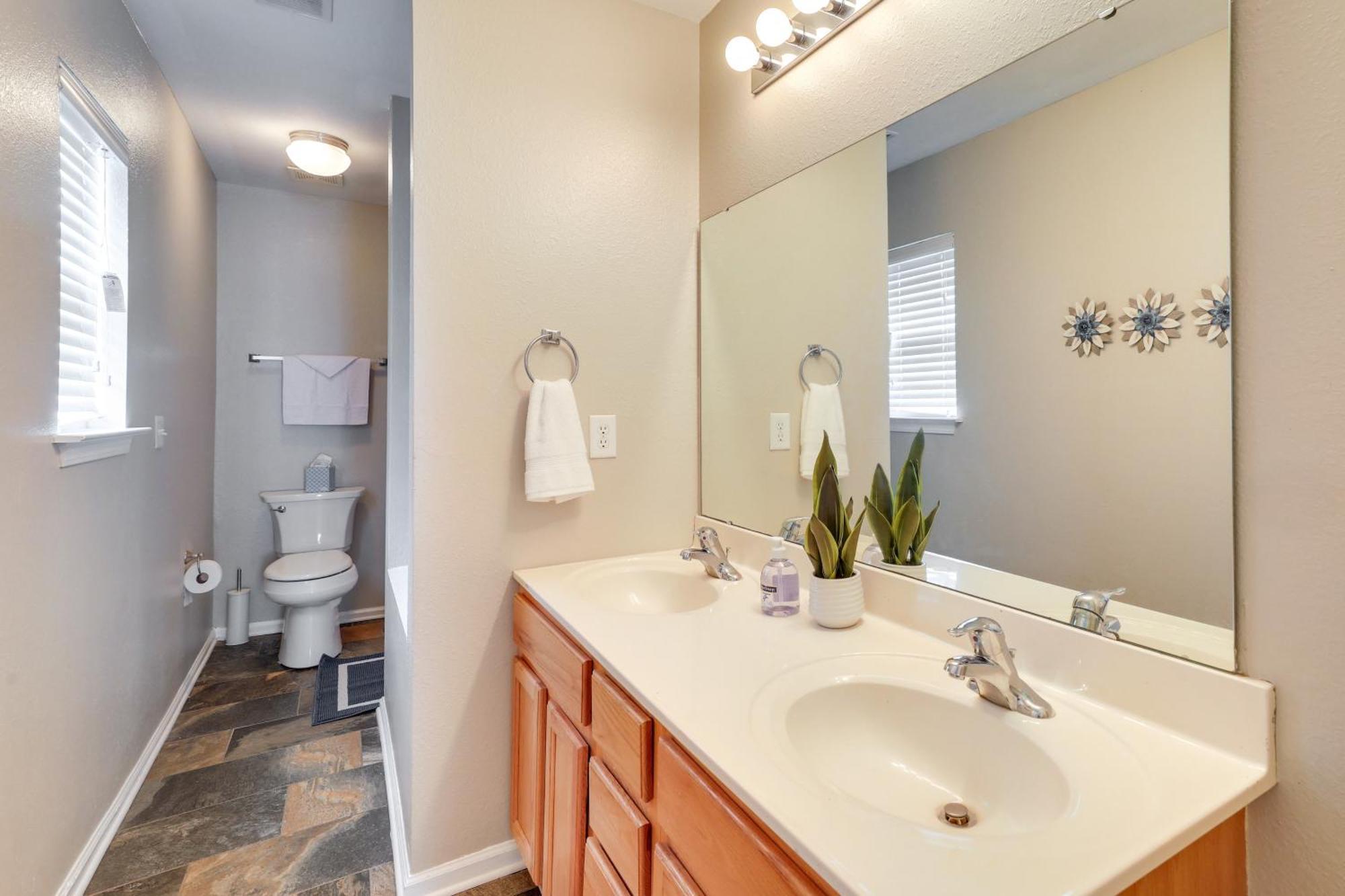 Charming North Charleston Townhome - Pets Welcome! ภายนอก รูปภาพ